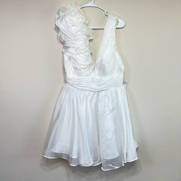 Ieena Mac Duggal 48952D White Ruffled Shoulder Short Dress 10 NEW - Picture 2 of 11